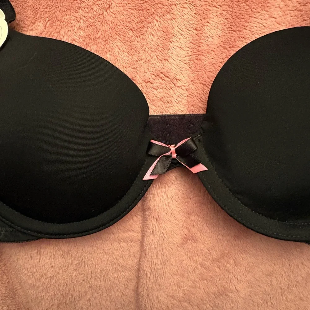 Xhilaration Black Lightly Lined T-Shirt Bra with Pink Bow